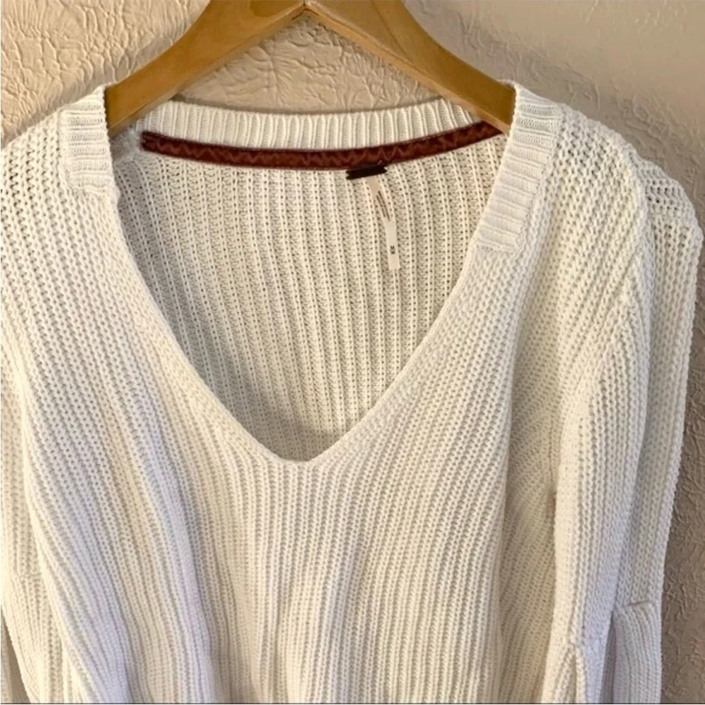 Free people Women’s Damsel White Bell Sleeve Knit Sweater Size Medium